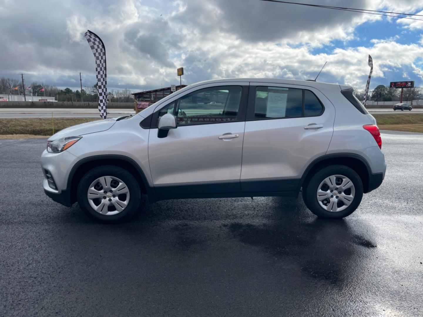 2017 Silver Chevrolet Trax (KL7CJKSB5HB) with an 4-Cyl, ECOTEC Turbo, 1.4L engine, Automatic, 6-Spd transmission, located at 8008 Warden Rd, Sherwood, AR, 72120, (501) 801-6100, 34.830078, -92.186684 - Photo#4